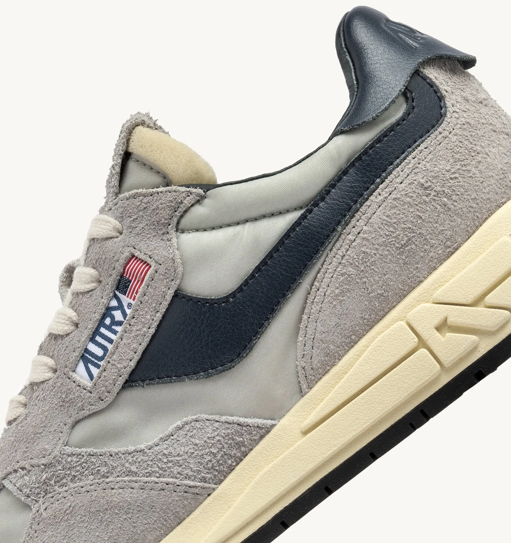 AUTRY NEW ARRIVALS MAN MAN  REELWIND LOW SNEAKERS IN GRAY AND SPACE NYLON AND SUEDE