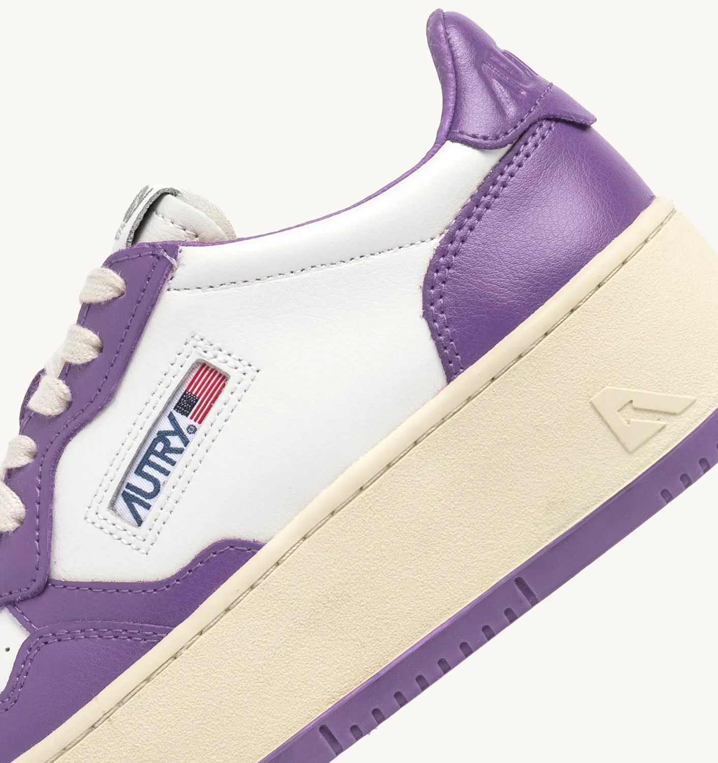 AUTRY NEW ARRIVALS WOMAN WOMANMEDALIST PLATFORM LOW SNEAKERS IN LEATHER COLOR WHITE AND LAVENDER