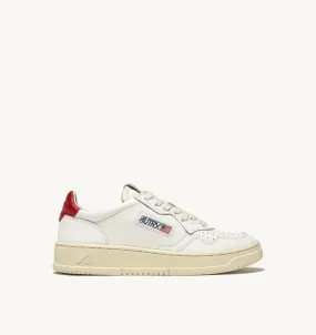 AUTRY SNEAKERS MAN  MEDALIST LOW SNEAKERS IN WHITE AND RED LEATHER