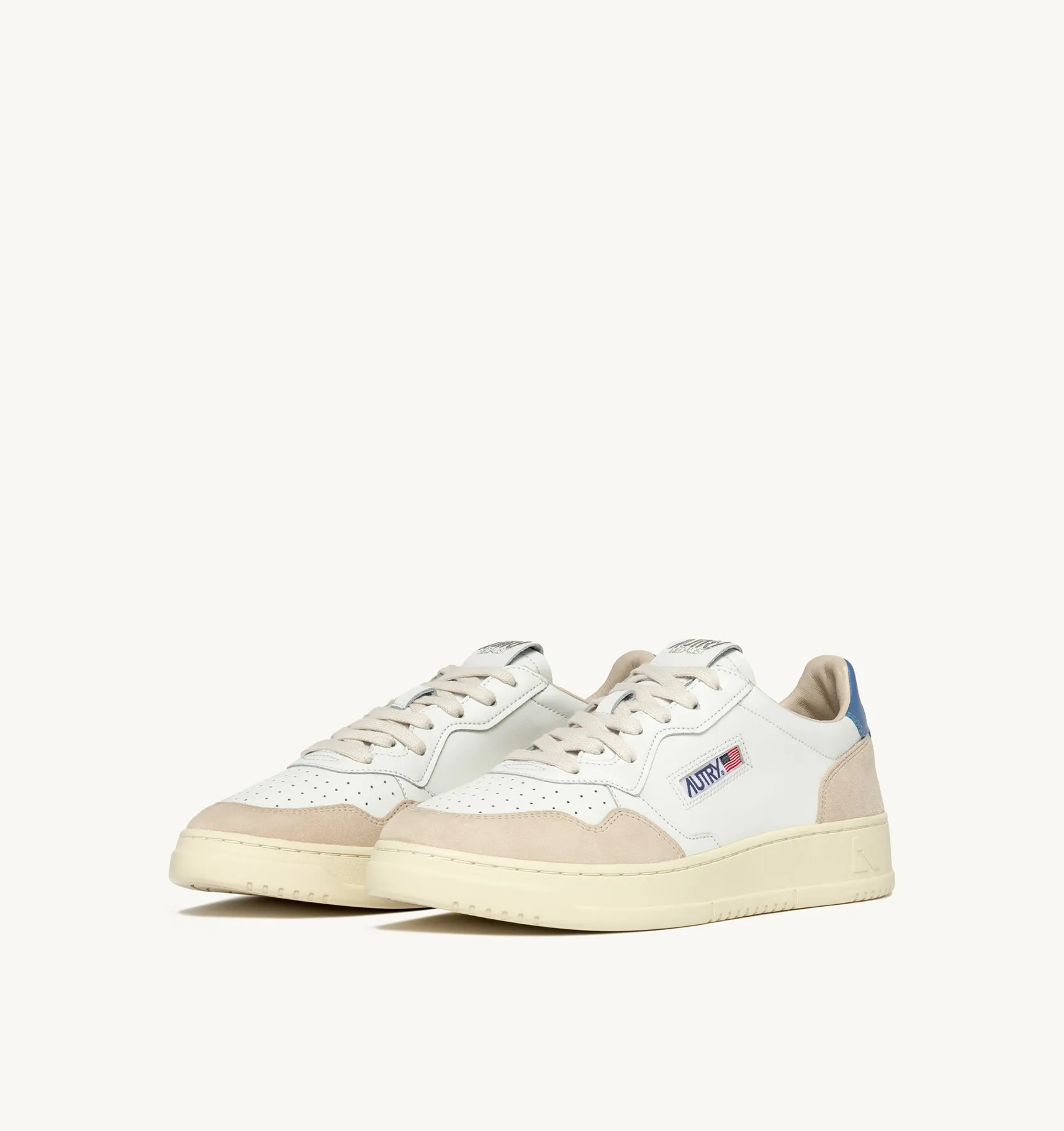 AUTRY SNEAKERS MAN  MEDALIST LOW SNEAKERS IN WHITE LEATHER AND BEIGE SUEDE