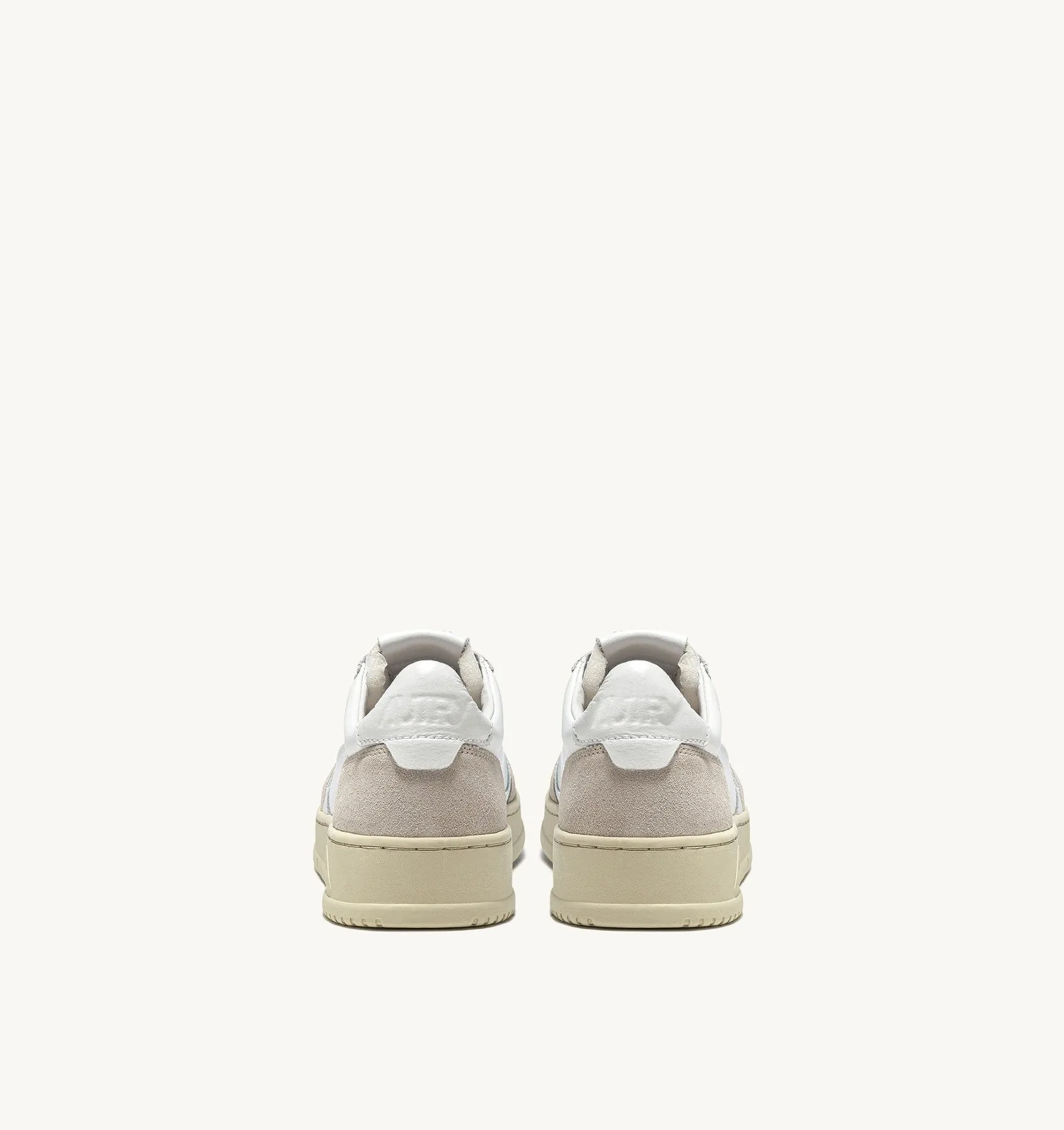 AUTRY SNEAKERS WOMAN  MEDALIST LOW SNEAKERS IN WHITE LEATHER AND BEIGE SUEDE