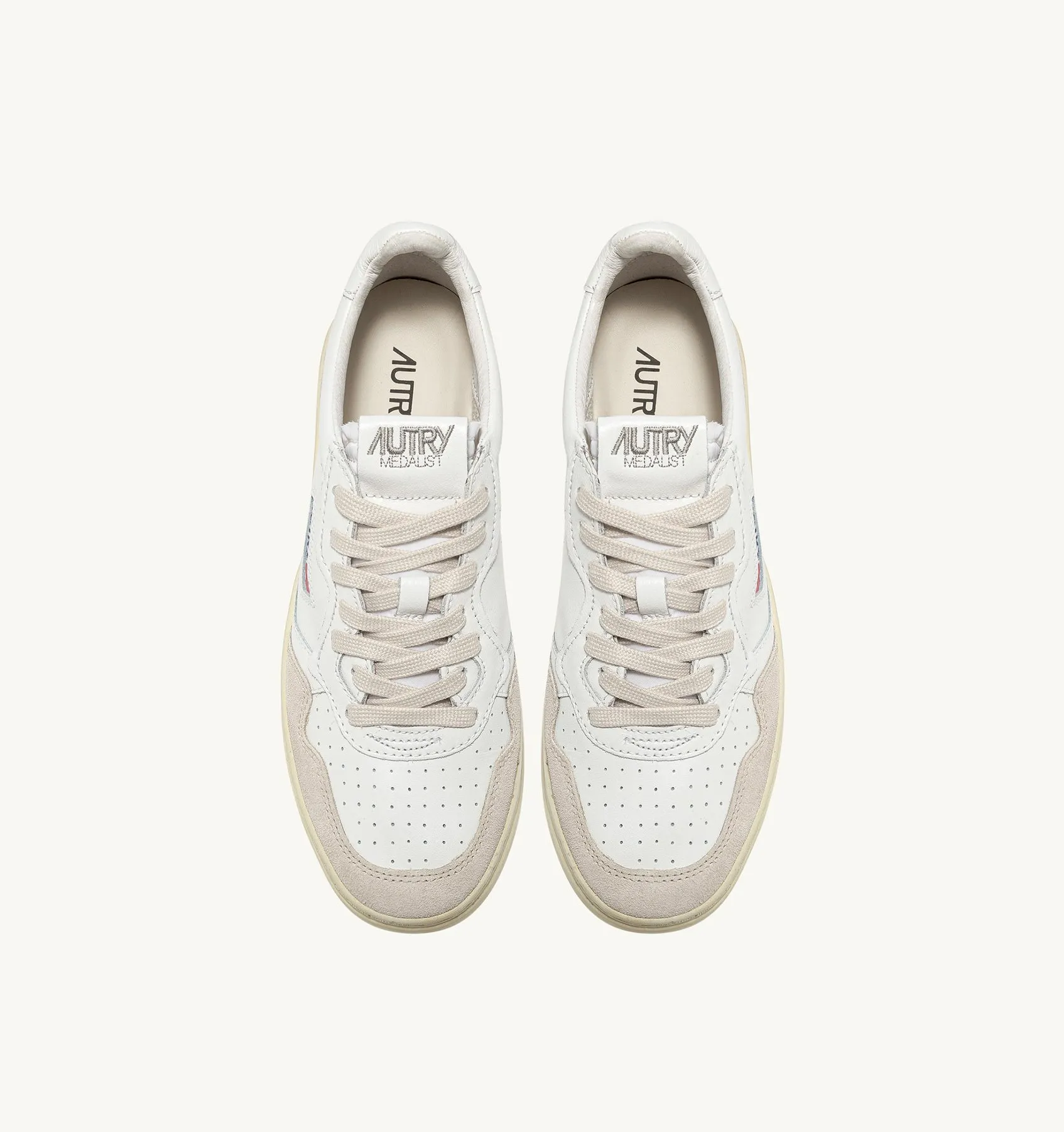 AUTRY SNEAKERS WOMAN  MEDALIST LOW SNEAKERS IN WHITE LEATHER AND BEIGE SUEDE