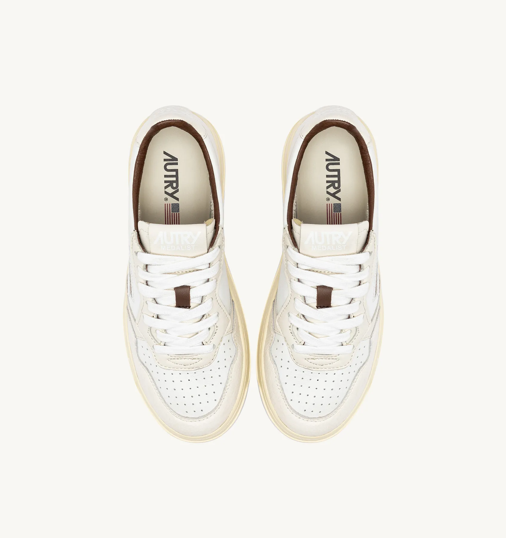 AUTRY SNEAKERS WOMAN  MEDALIST LOW SNEAKERS IN WHITE LEATHER AND NEUTRAL-TONE NAPPA