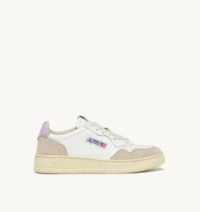 AUTRY SNEAKERS WOMANMEDALIST LOW SNEAKERS IN WHITE AND LILAC LEATHER AND BEIGE SUEDE