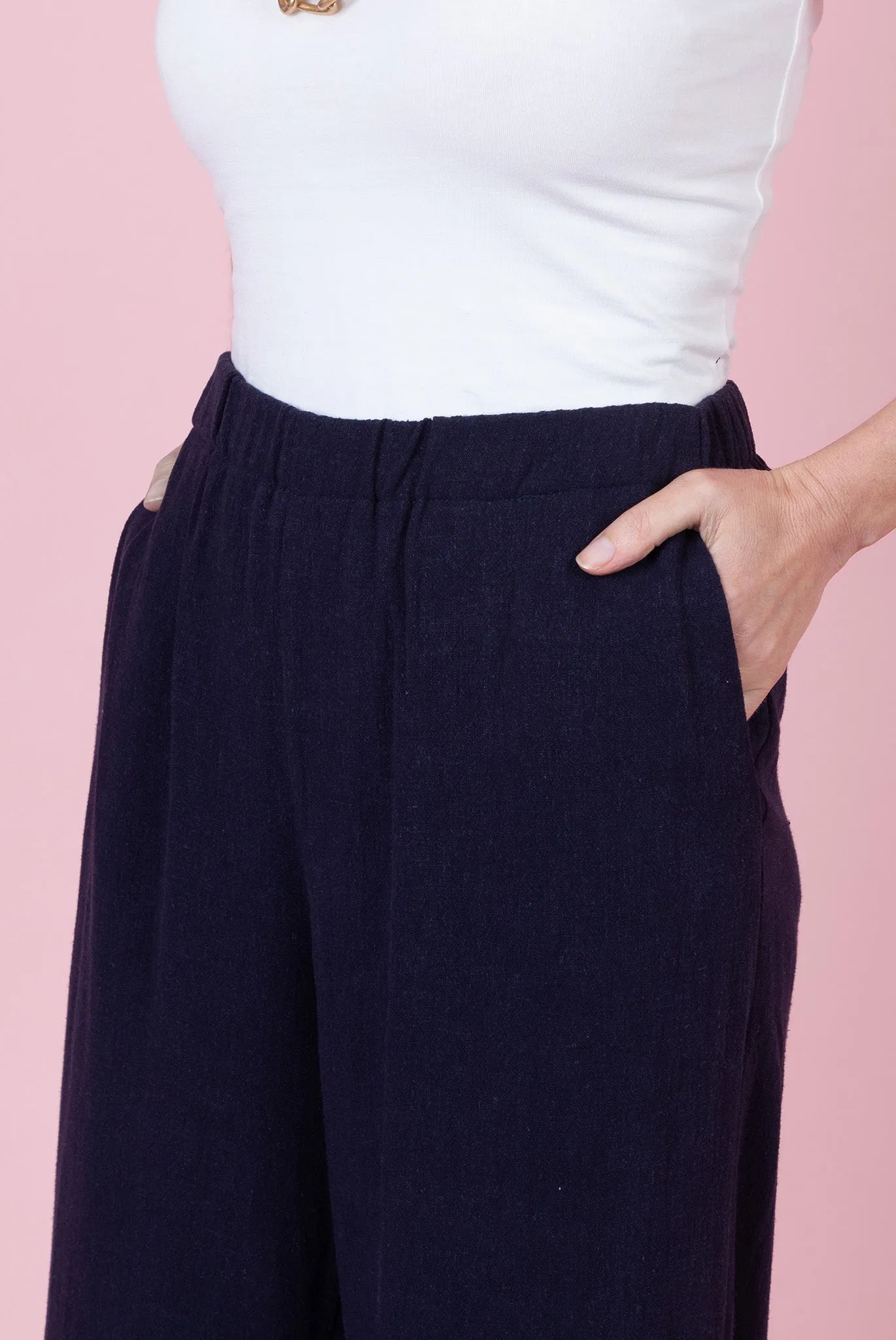 THE SOHO WIDE-LEGGED TROUSERS IN NAVY LINEN BLEND